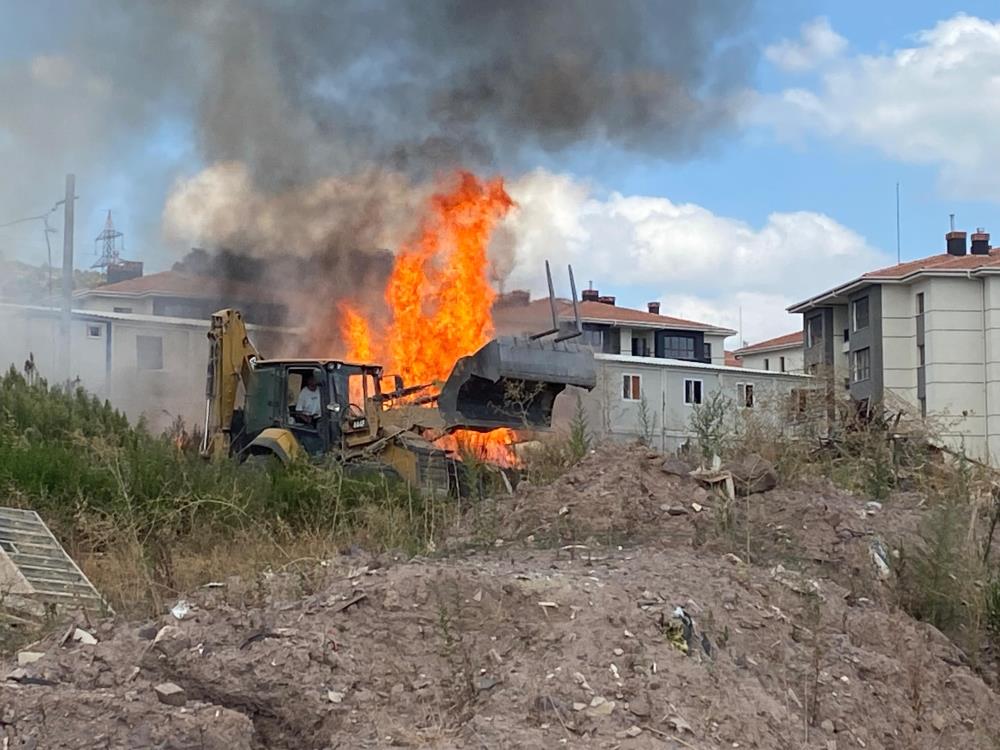 Derince’de Şantiyede Yangın Paniği