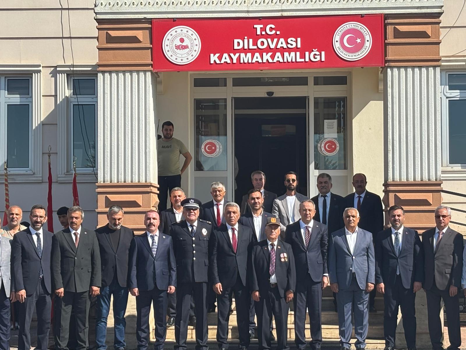 Dilovası’nda 30 Ağustos Coşkusu! Mhp Afişleri İlçede Öne Çıktı (3)