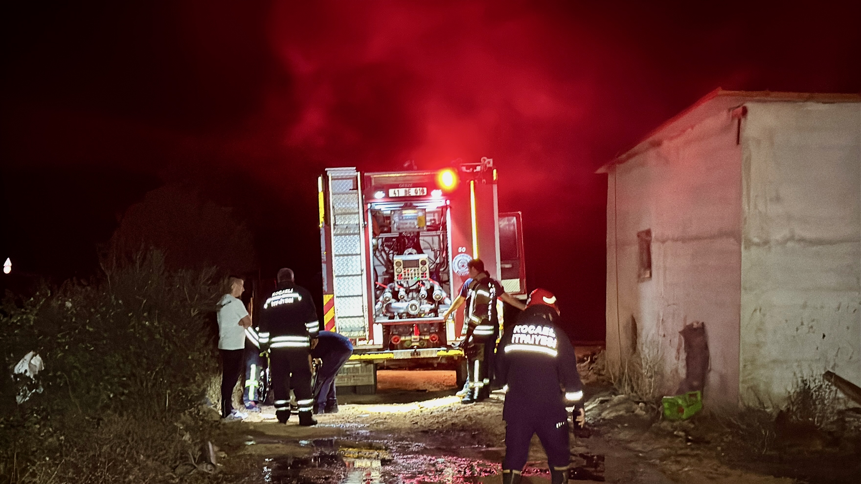 Dilovası’nda Mermerit Atölyesi Küle Döndü (2)