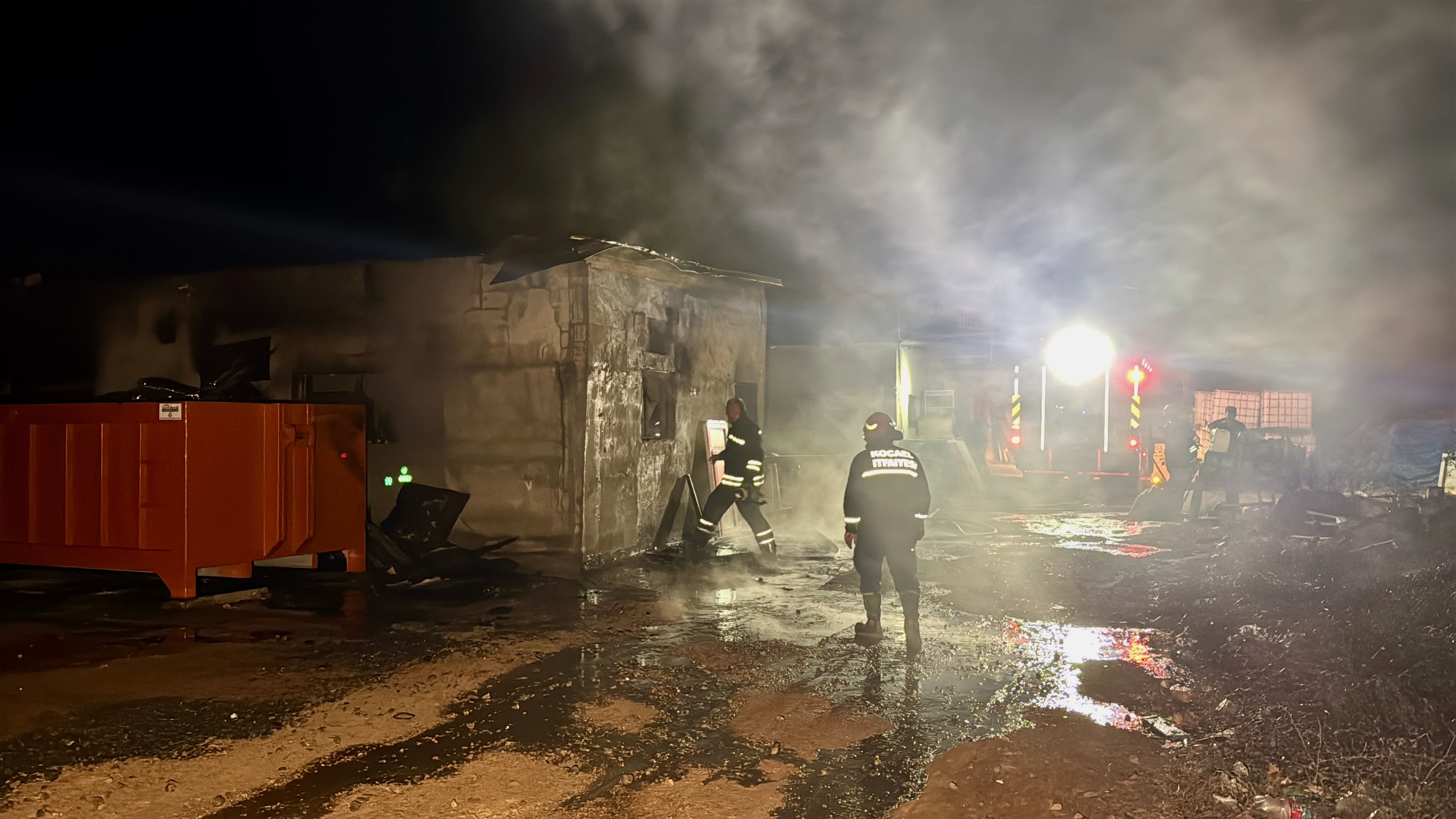 Dilovası’nda Mermerit Atölyesi Küle Döndü (6)