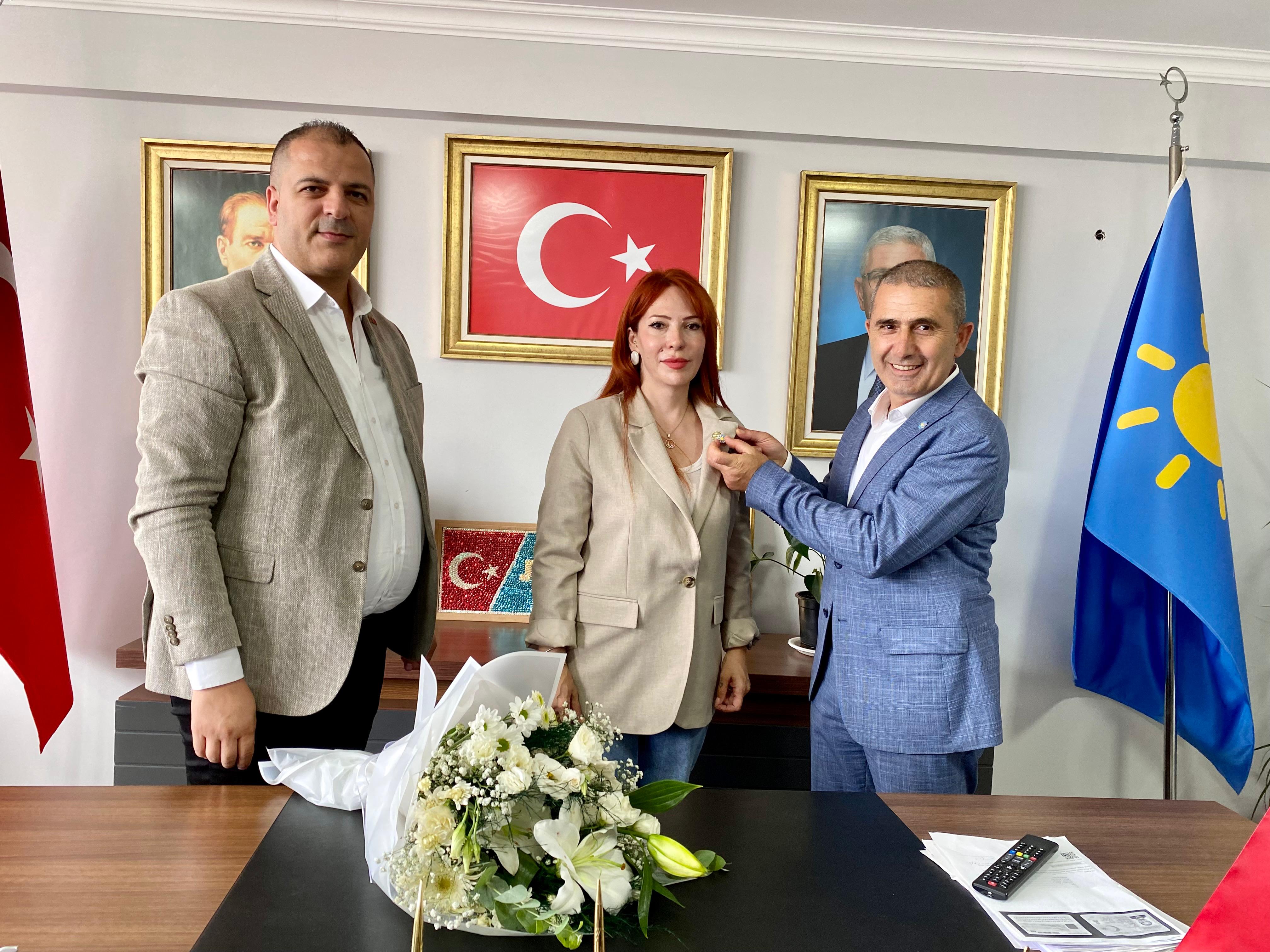 Funda Özkara Ve Yol Arkadaşları İyi̇ Parti’ye Katıldı (2)