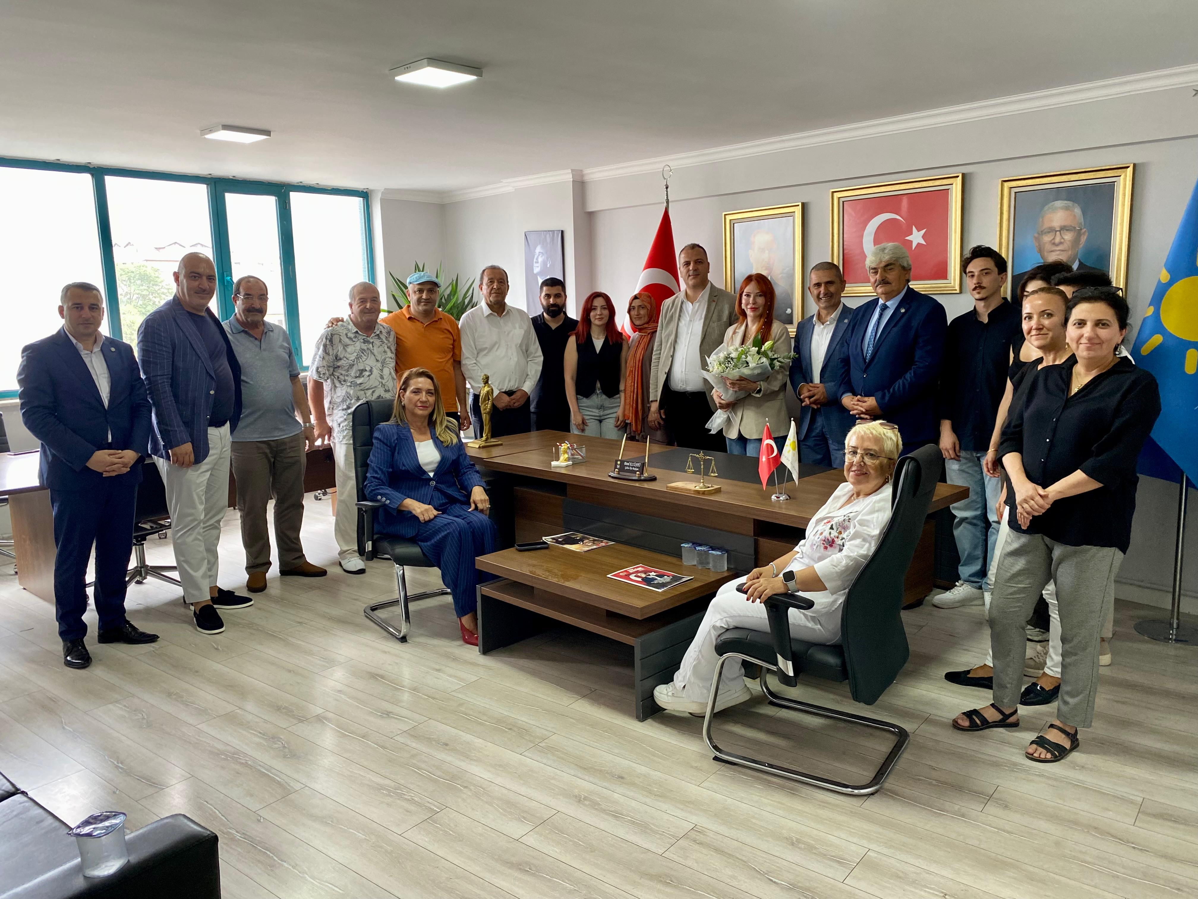 Funda Özkara Ve Yol Arkadaşları İyi̇ Parti’ye Katıldı (4)