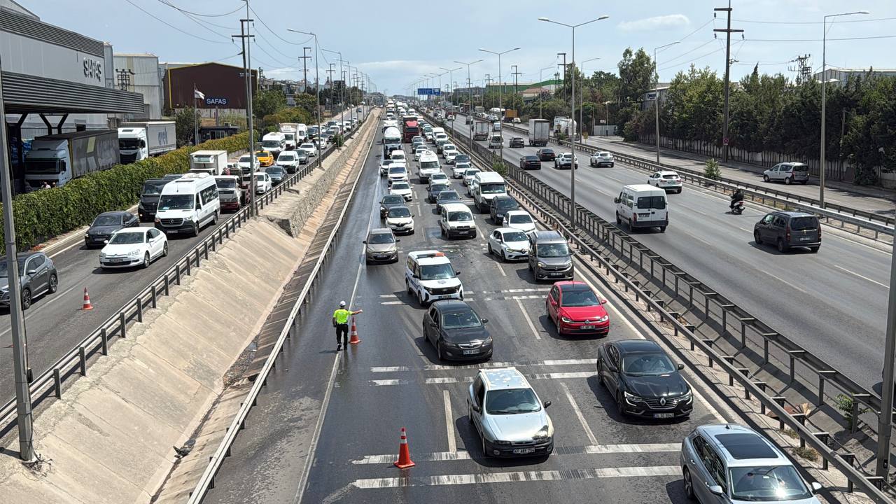 Gebze'de Zincirleme Trafik Kazası! 2 Kişi Yaralandı (3)