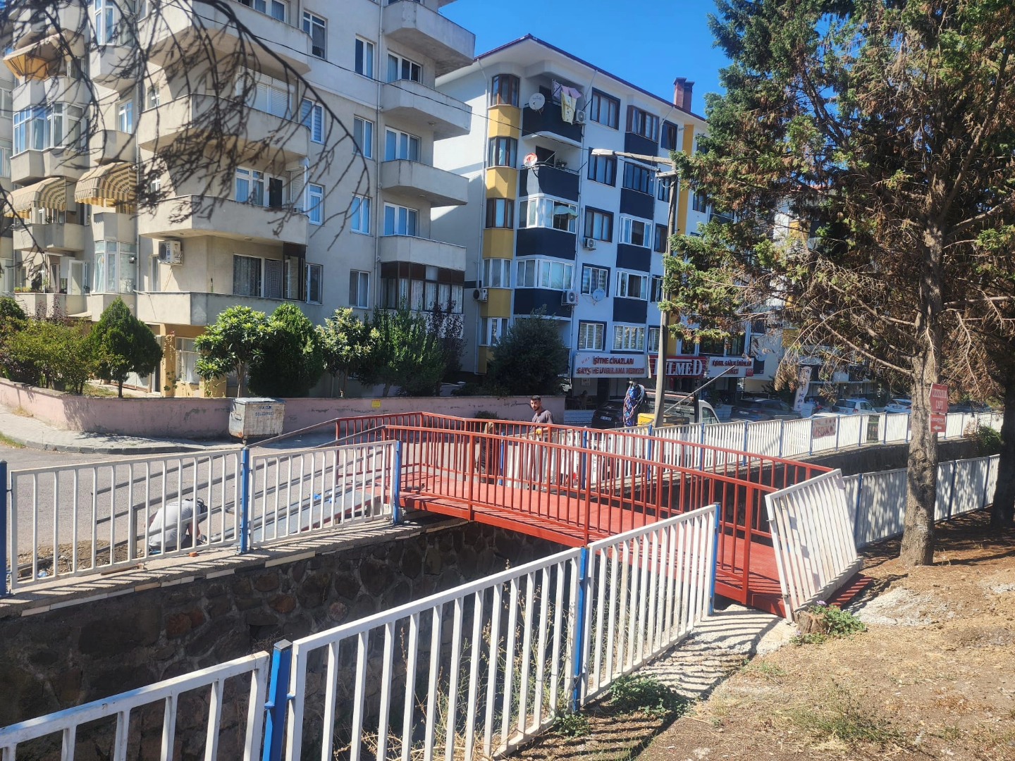 Gölcük’te Hastane Karşısına Yeni Yaya Köprüsü2