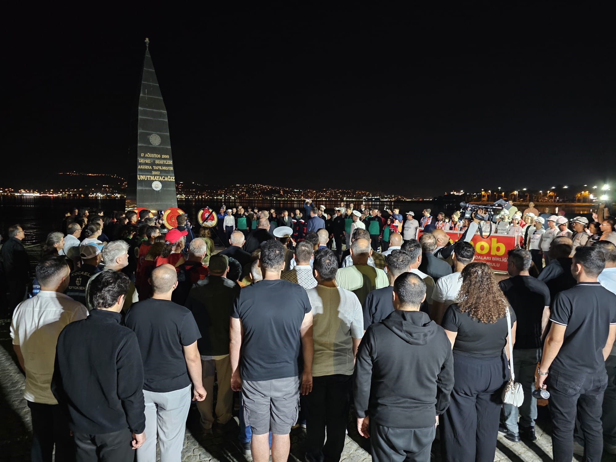 Gölcük’te Hayat 03.02’De Adeta Durdu! 03