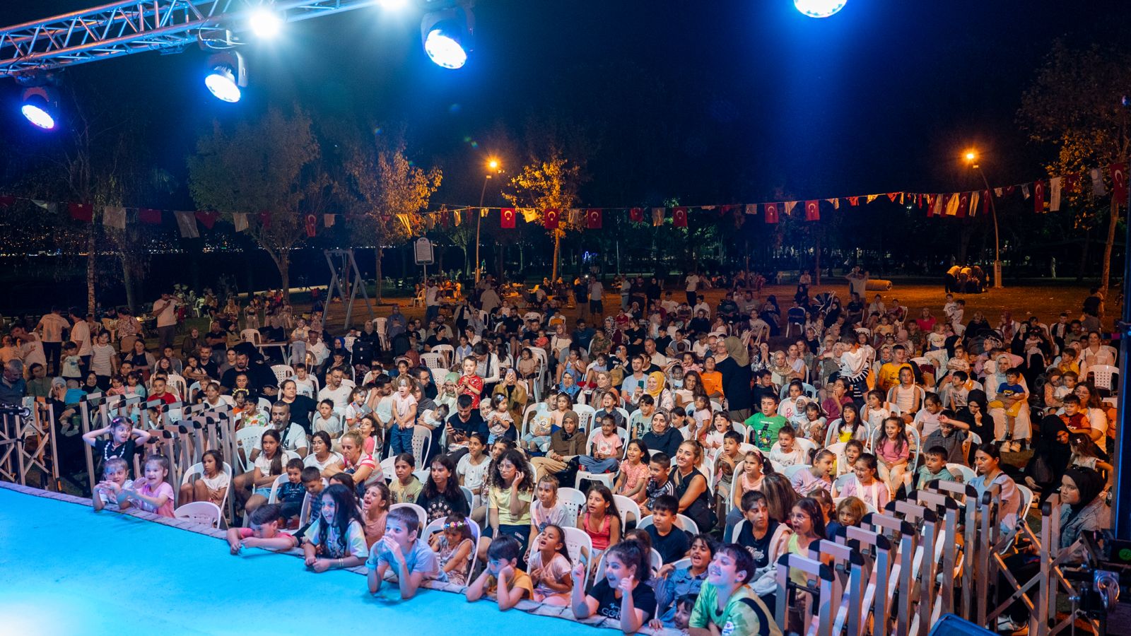 “Haydi Başiskele Sahile 2025” Etkinlikleri Kapsamında Çocuklar Sahnede Doyasıya Eğlendi.1