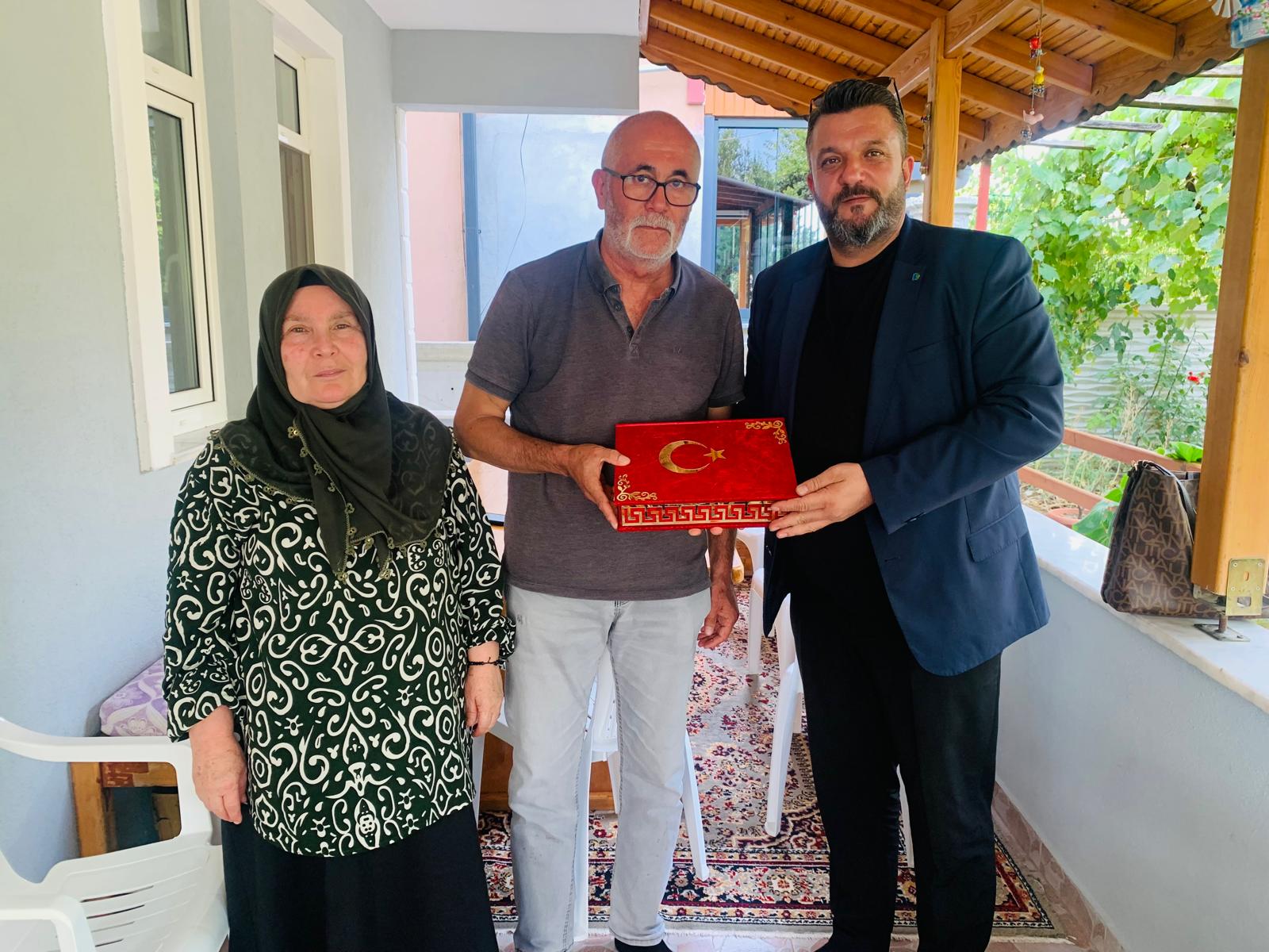 İzmit Belediyesi’nden Minnet Dolu Ziyaret! Şehit Ve Gazi Aileleri Unutulmadı (1)