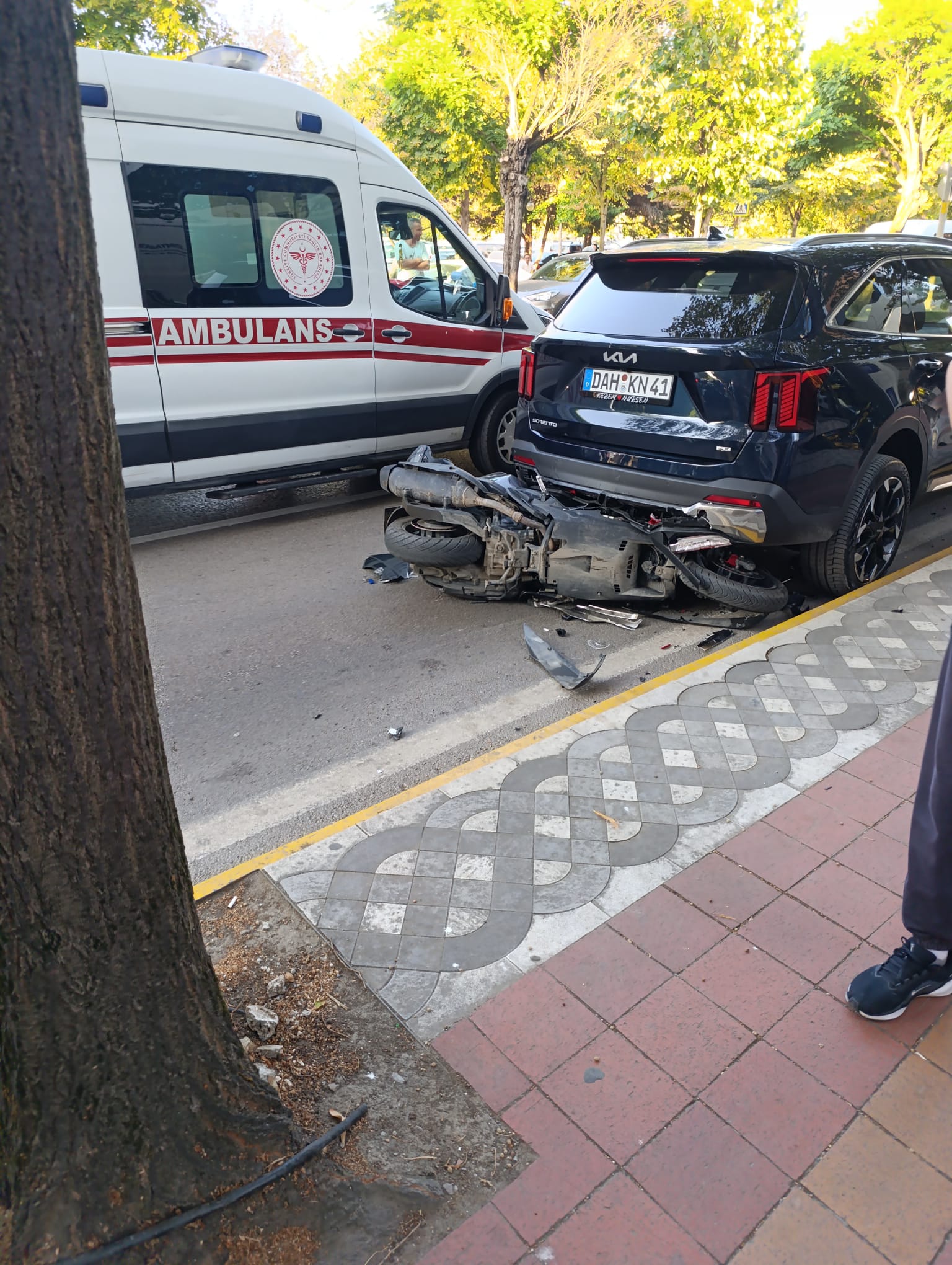 İzmit Perşembe Pazarı Önünde Feci Kaza 1 Yaralı (2)
