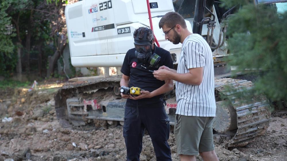 İzmit’te Kazı Çalışması Sırasında Doğal Gaz Borusu Delindi (3)
