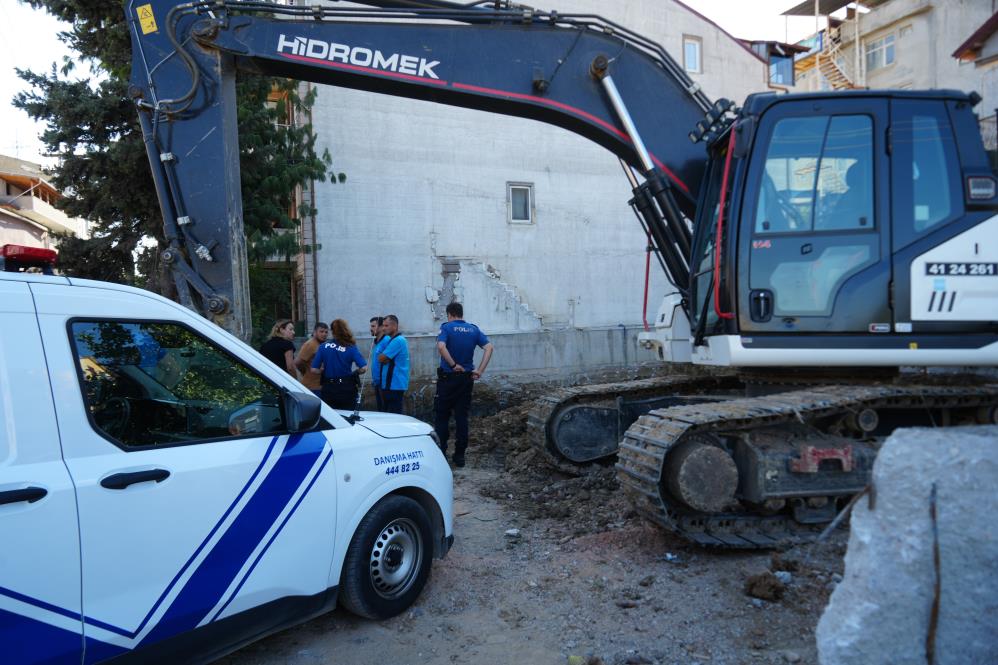 İzmit’te Kazı Çalışması Sırasında Doğal Gaz Borusu Delindi (5)