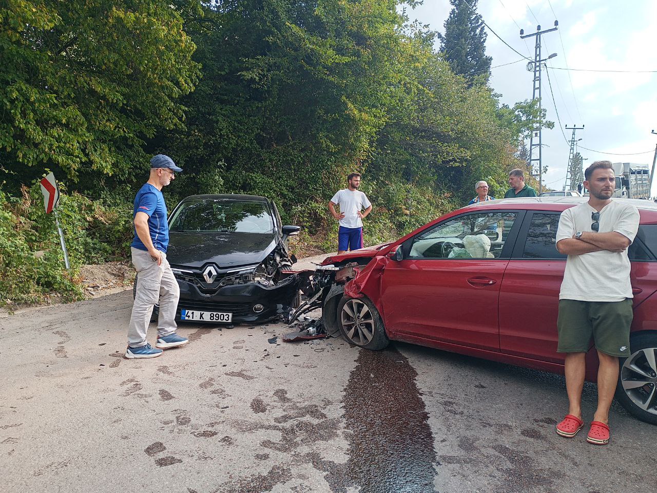 Karamürsel’de Feci Kaza! 5 Yaralı (2)