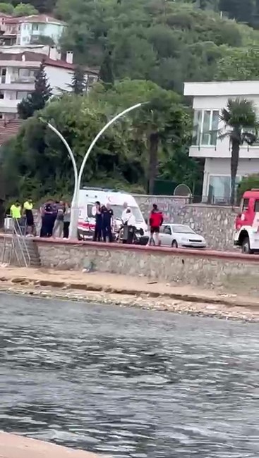 Karamürsel'de Sahilde Erkek Cesedi Bulundu Fh
