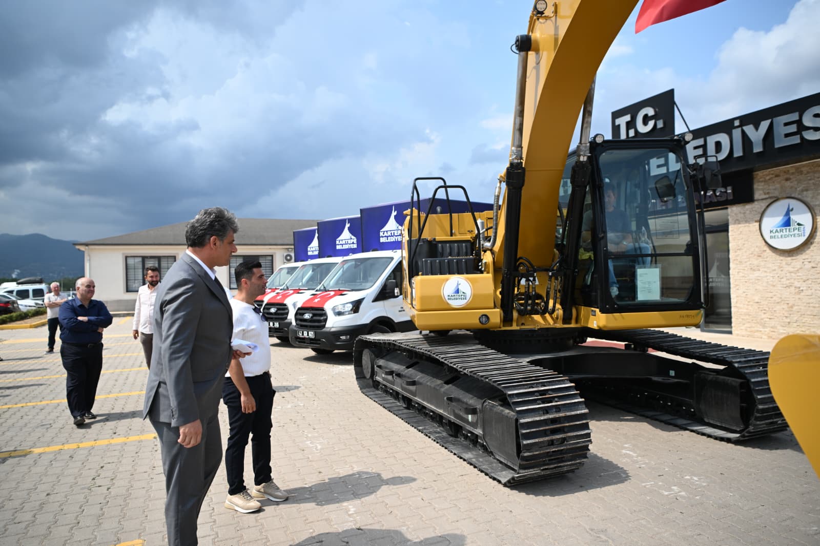 Kartepe Belediyesi Araç Filosuna 4 Yeni Hizmet Aracı Eklendi (6)