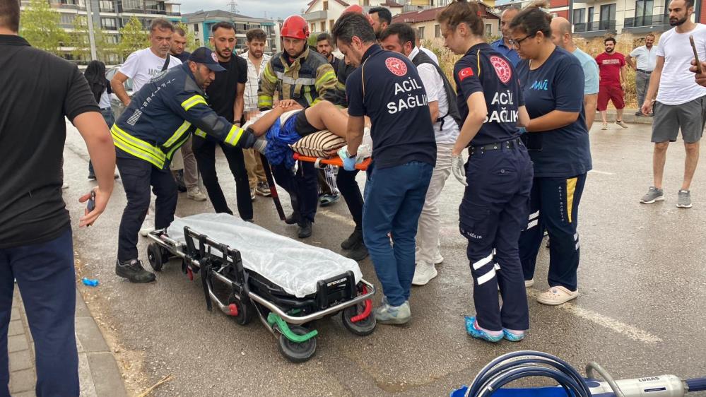 Kartepe'de Korkutan Kaza! Küçük Çocuğun Bacağına Bisiklet Direksiyonu Saplandı (4)