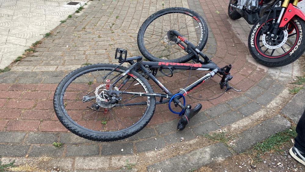 Kartepe'de Korkutan Kaza! Küçük Çocuğun Bacağına Bisiklet Direksiyonu Saplandı (6)