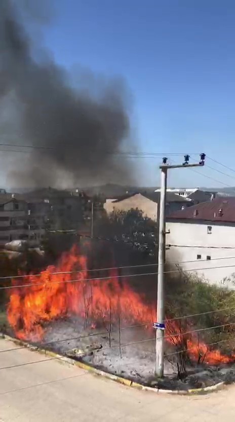 Kartepe’de Otluk Alanda Çıkan Yangın Korkuttu (3)