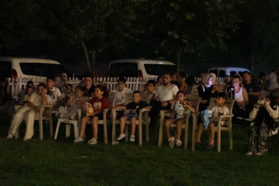 Kartepe’de Yaz Akşamlarına Nostaljik Açık Hava Sineması Keyfi (4)