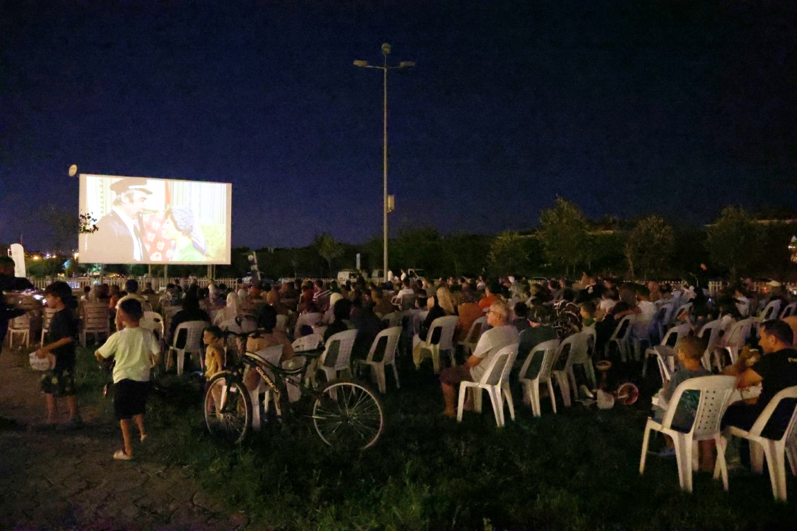 Kartepe’de Yaz Akşamlarına Nostaljik Açık Hava Sineması Keyfi (8)