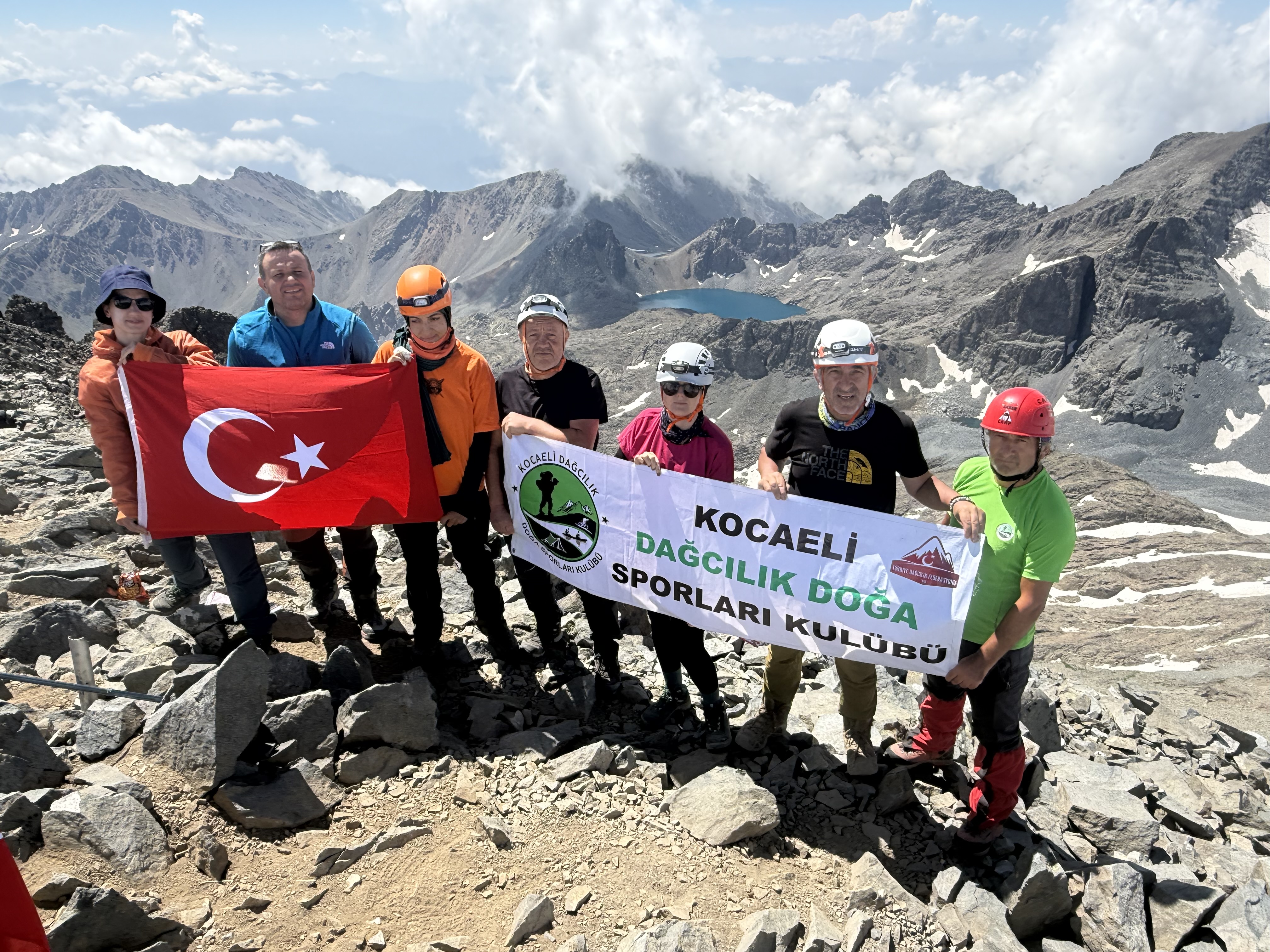 Kocaelili Dağcılar Zirveden İnmiyor! 3