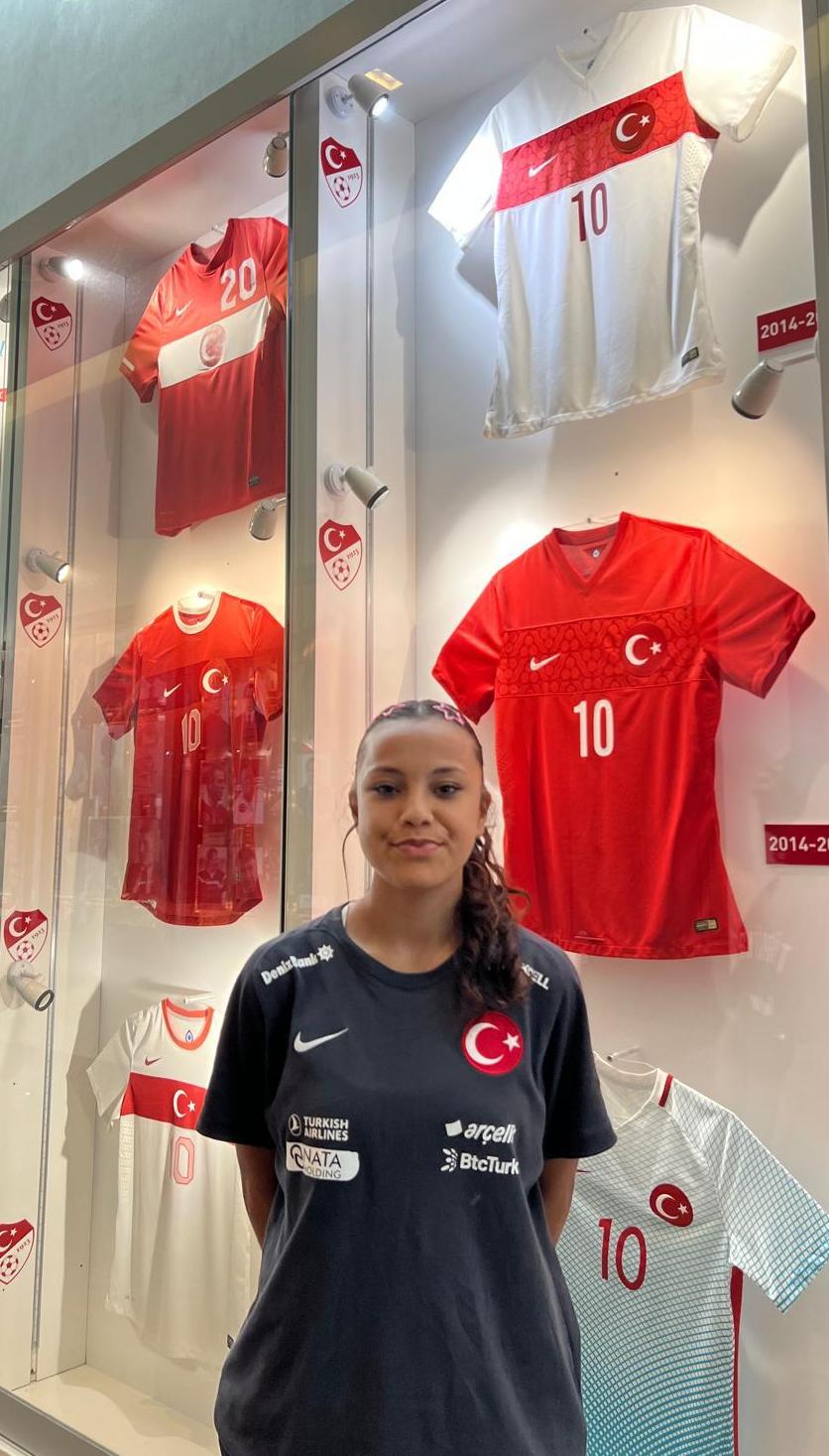 Körfezli Medine Ravza U15 Kız Millî Takımında 1