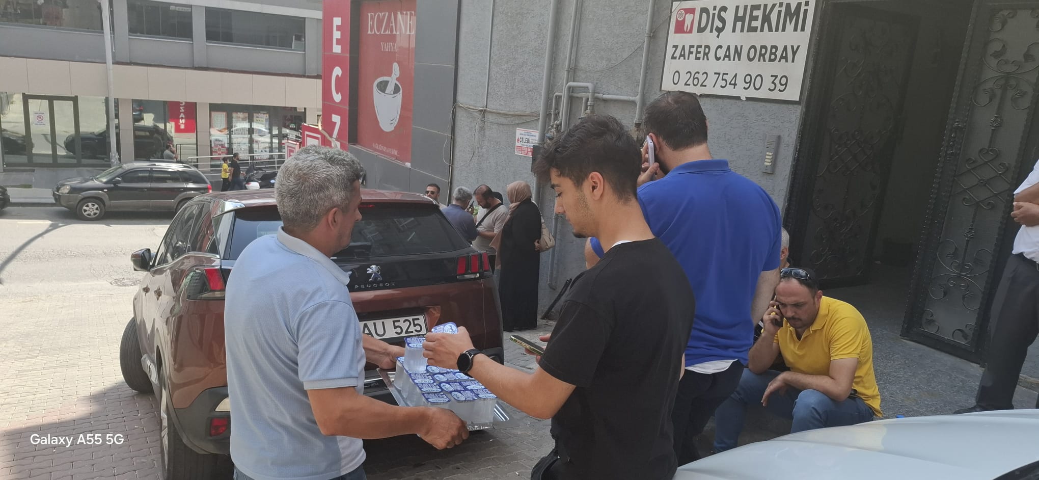 Mhp Dilovası’ndan Noter Sırasında Vatandaşlara Anlamlı Jest (3)