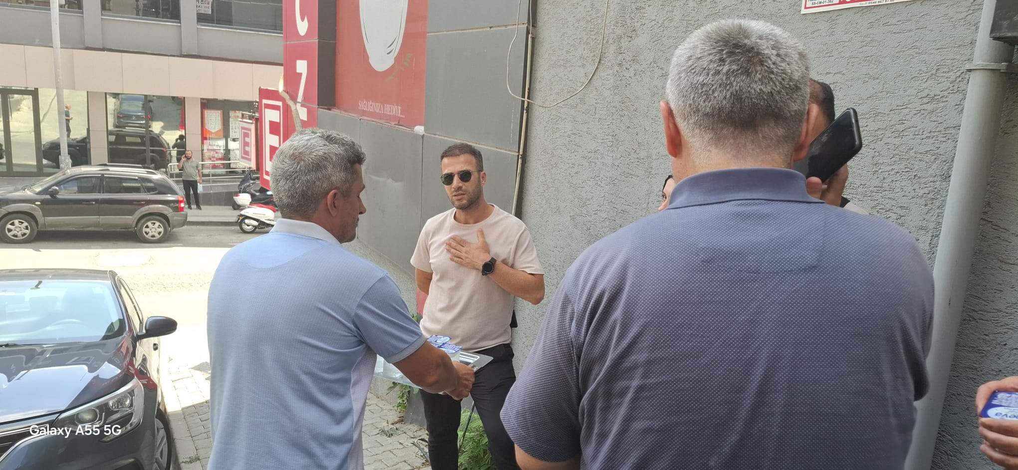 Mhp Dilovası’ndan Noter Sırasında Vatandaşlara Anlamlı Jest (4)