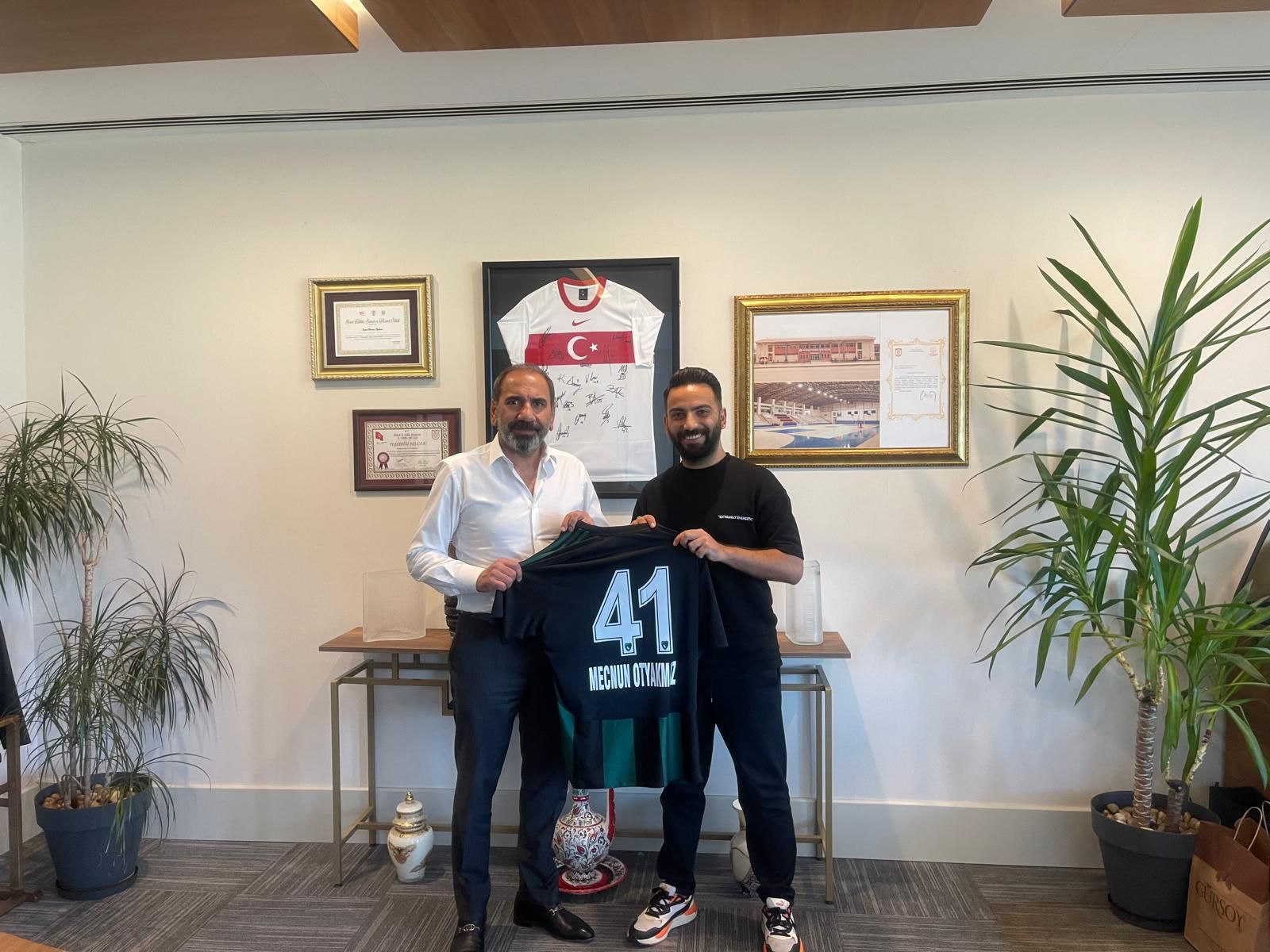 Onur Kından’dan Tff’ye Ziyaret! Kocaelispor Formalarıyla Anlamlı Buluşma (3)