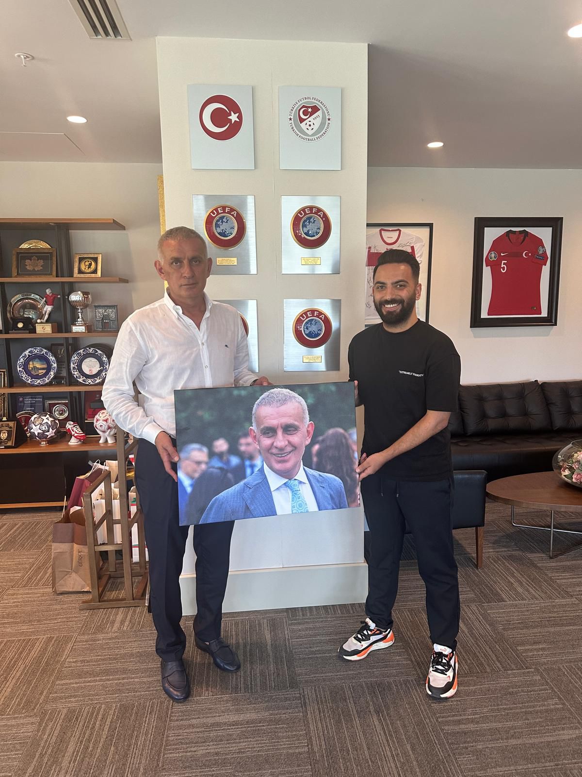 Onur Kından’dan Tff’ye Ziyaret! Kocaelispor Formalarıyla Anlamlı Buluşma (4)