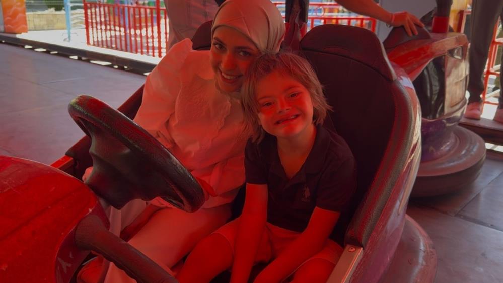 Özel Çocukların Dışlanmasına En Güzel Cevap! Lunaparkta Eğlence (1)