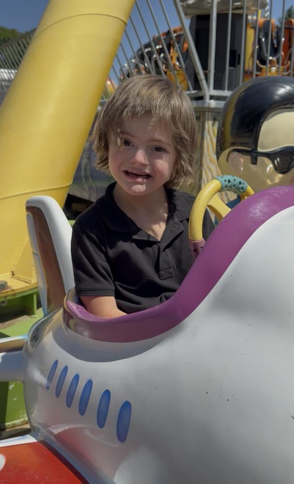 Özel Çocukların Dışlanmasına En Güzel Cevap! Lunaparkta Eğlence (3)
