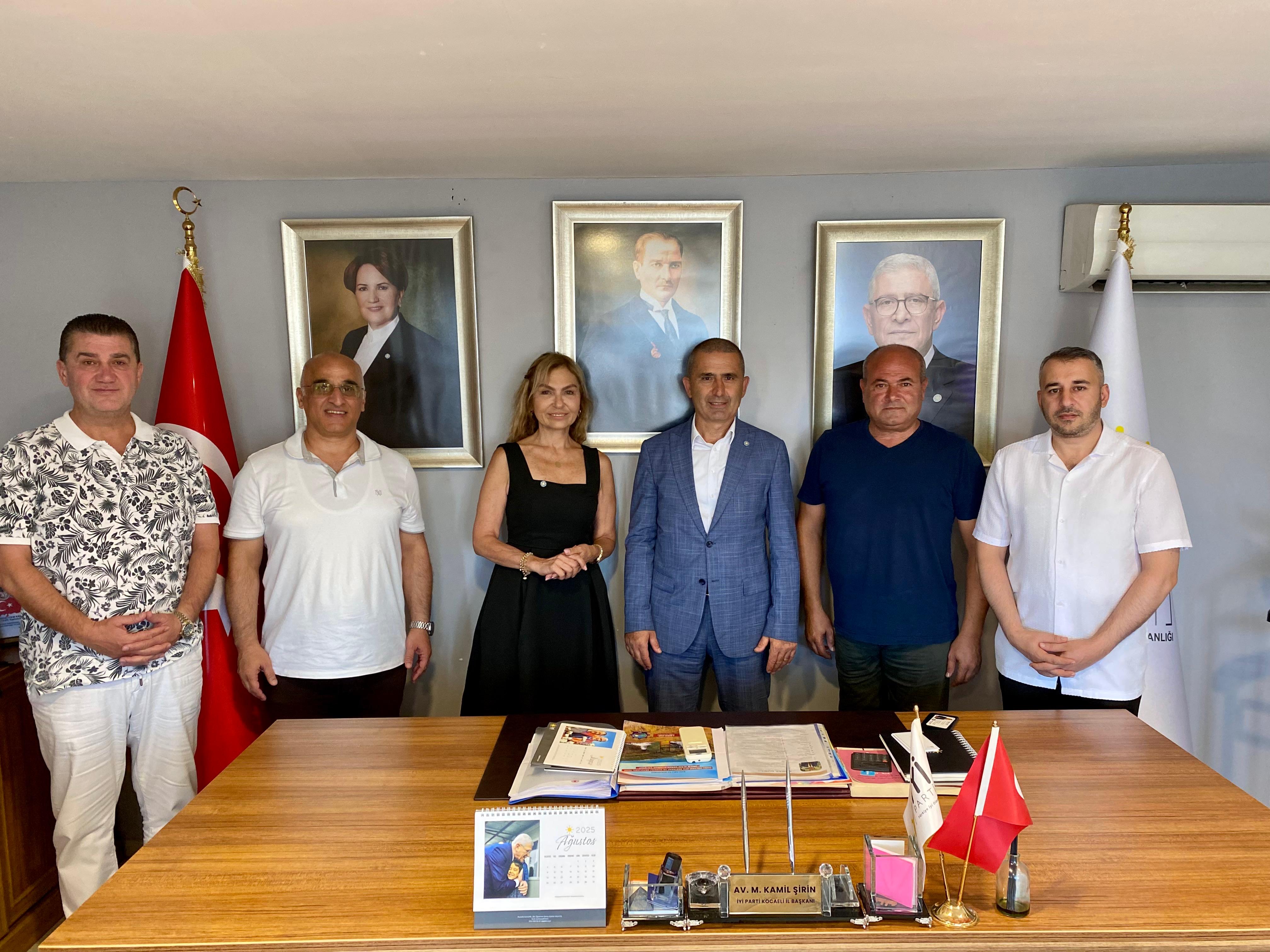Sibel Edis İyi̇ Parti Saflarına Katıldı1