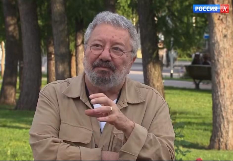 Tekin Ezgütekin’den Sahnede Büyük Başarı! (1)