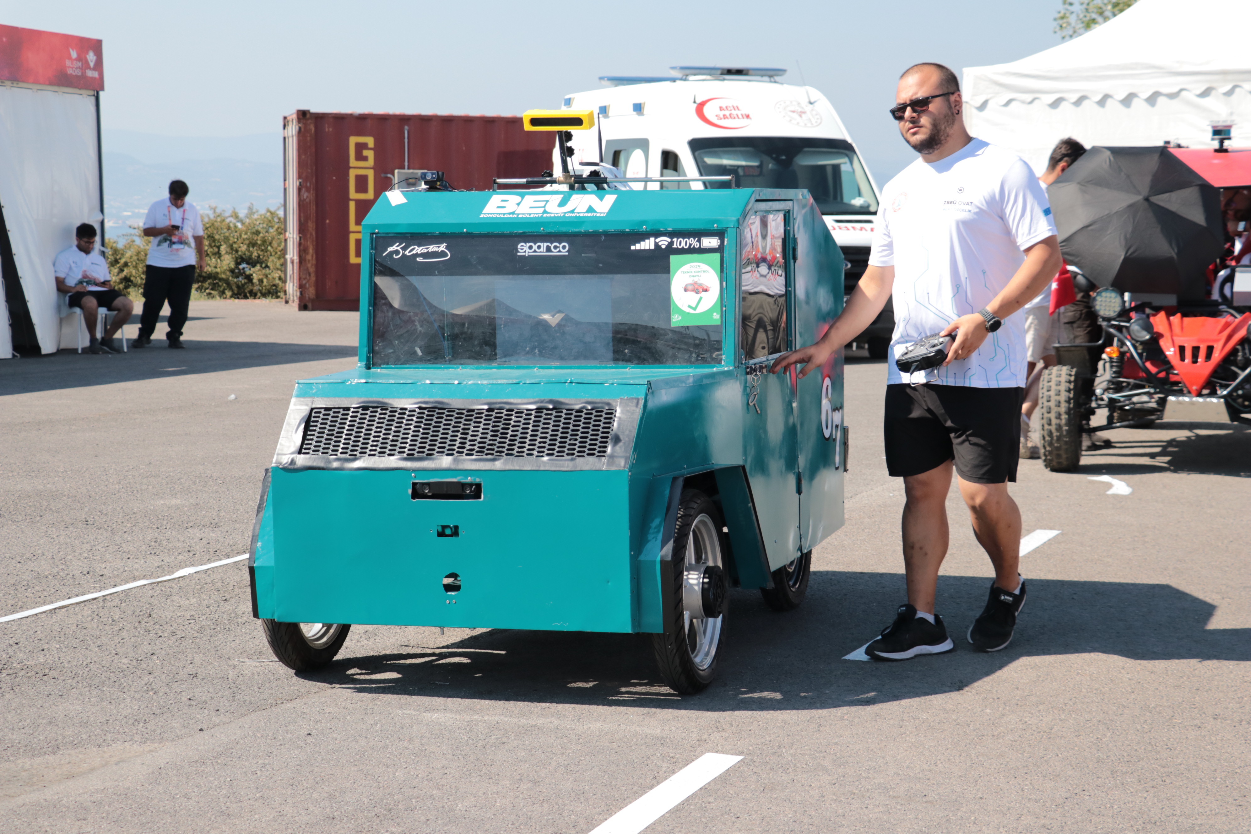 Teknofest’te Robotaksi Binek Otonom Araç Yarışması Başladı (4)