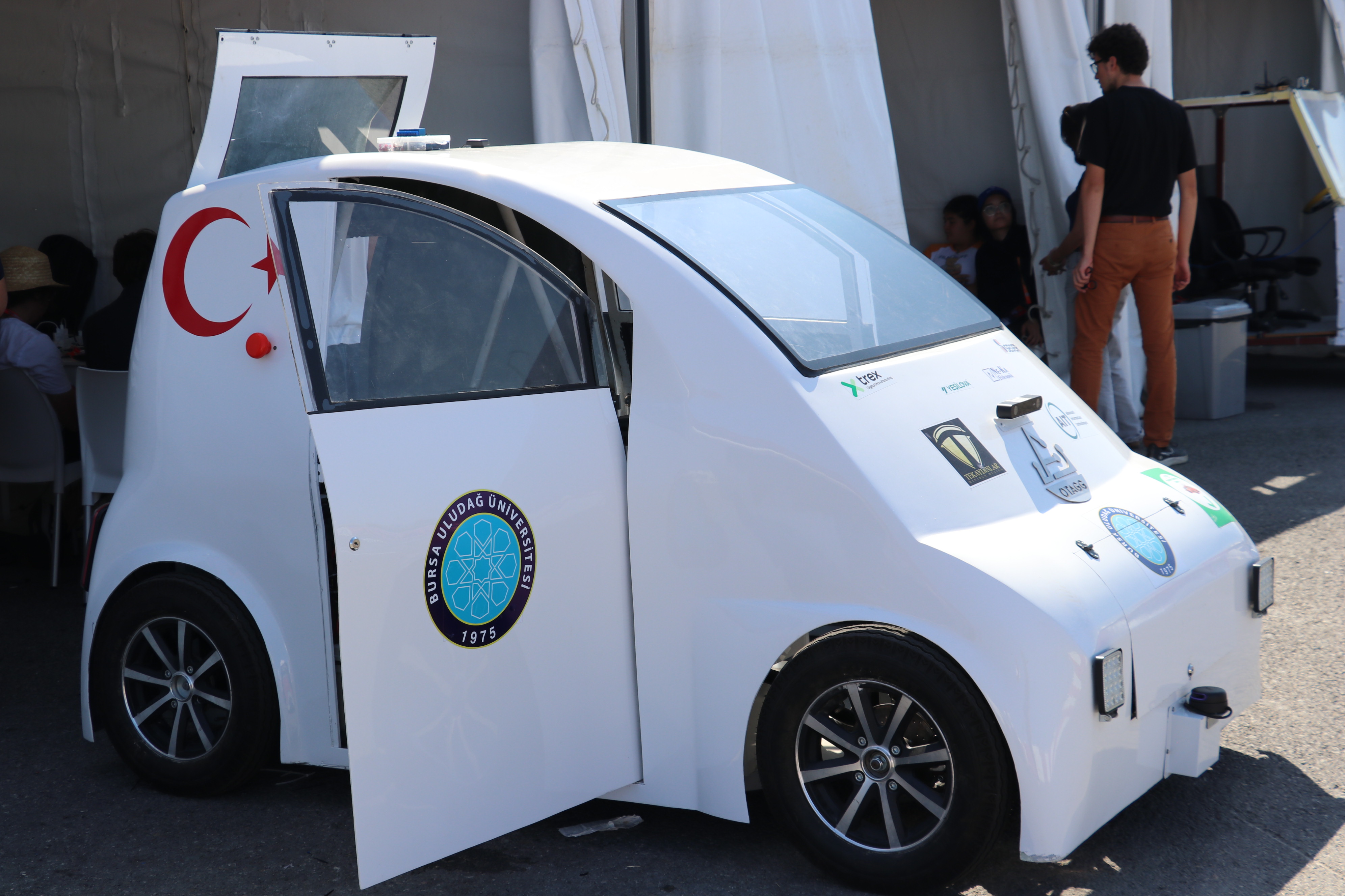 Teknofest’te Robotaksi Binek Otonom Araç Yarışması Başladı (8)
