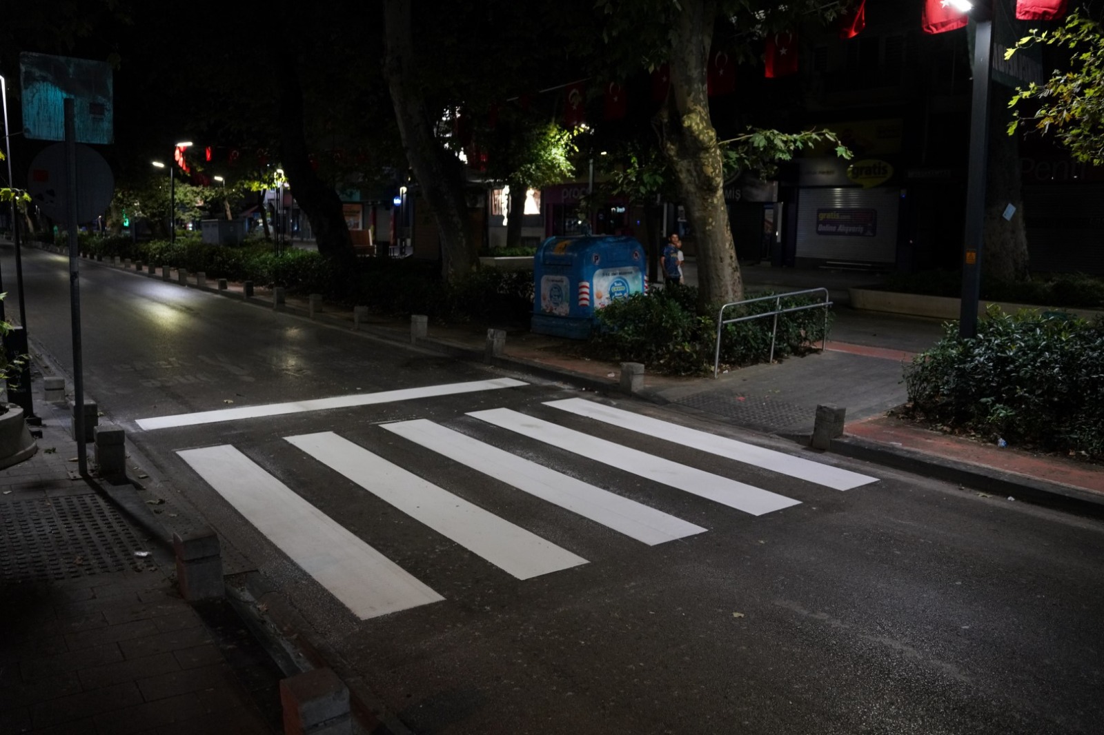 Yeni Eğitim Yılı Öncesi Yaya Geçitleri Yenileniyor, Güvenli Ulaşım Için Gece Mesaisi Yapılıyor1