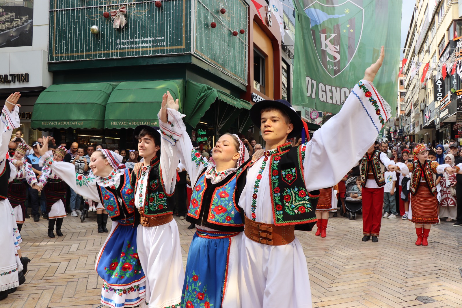 13. Pişmaniye, Müzik Ve Dans Festivali Renkli Gösterilerle Devam Ediyor (2)