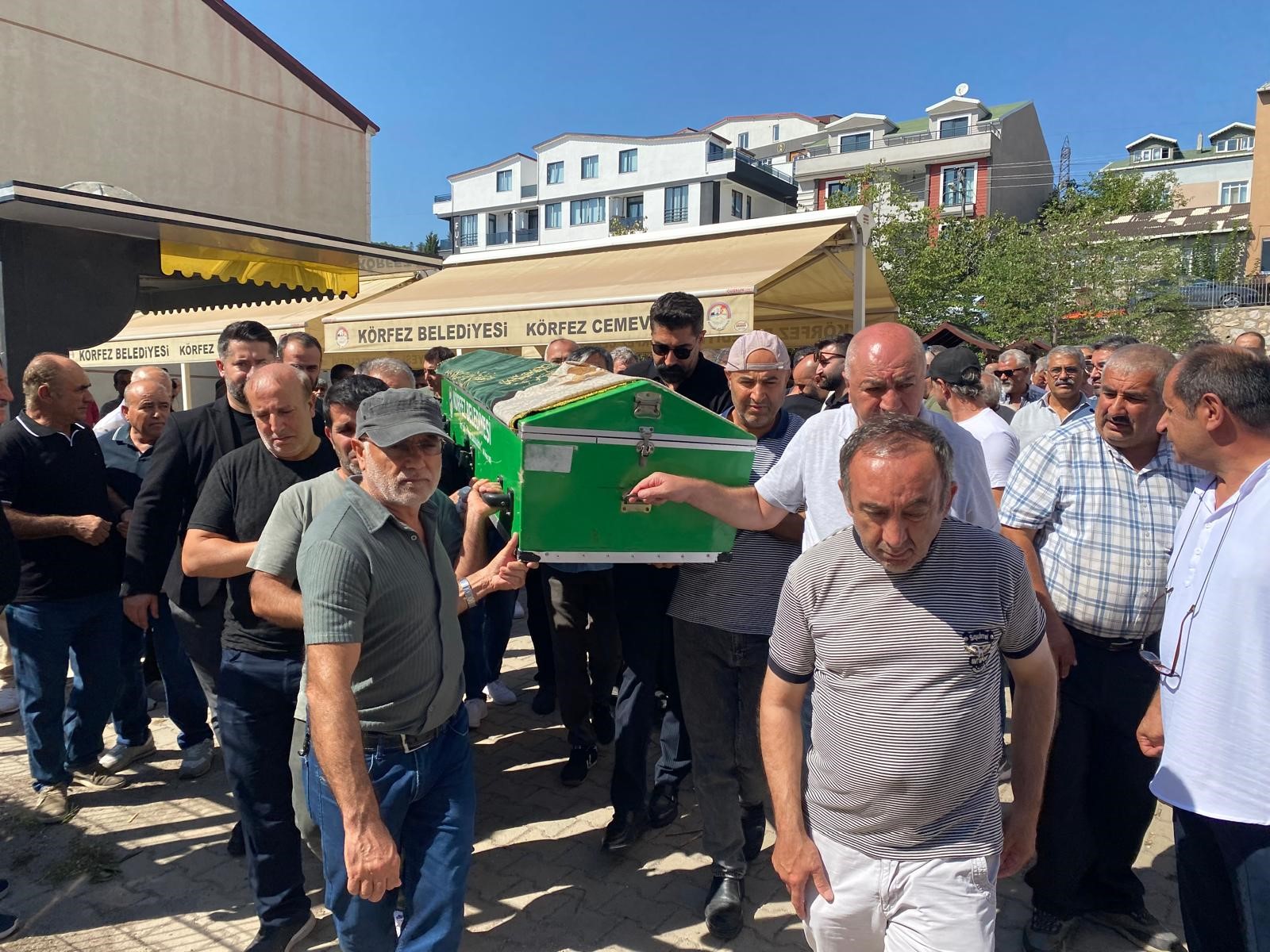 78 Yaşındaki Kadın Trafik Kazasında Can Vermişti! Son Yolculuğuna Uğurlandı (2)