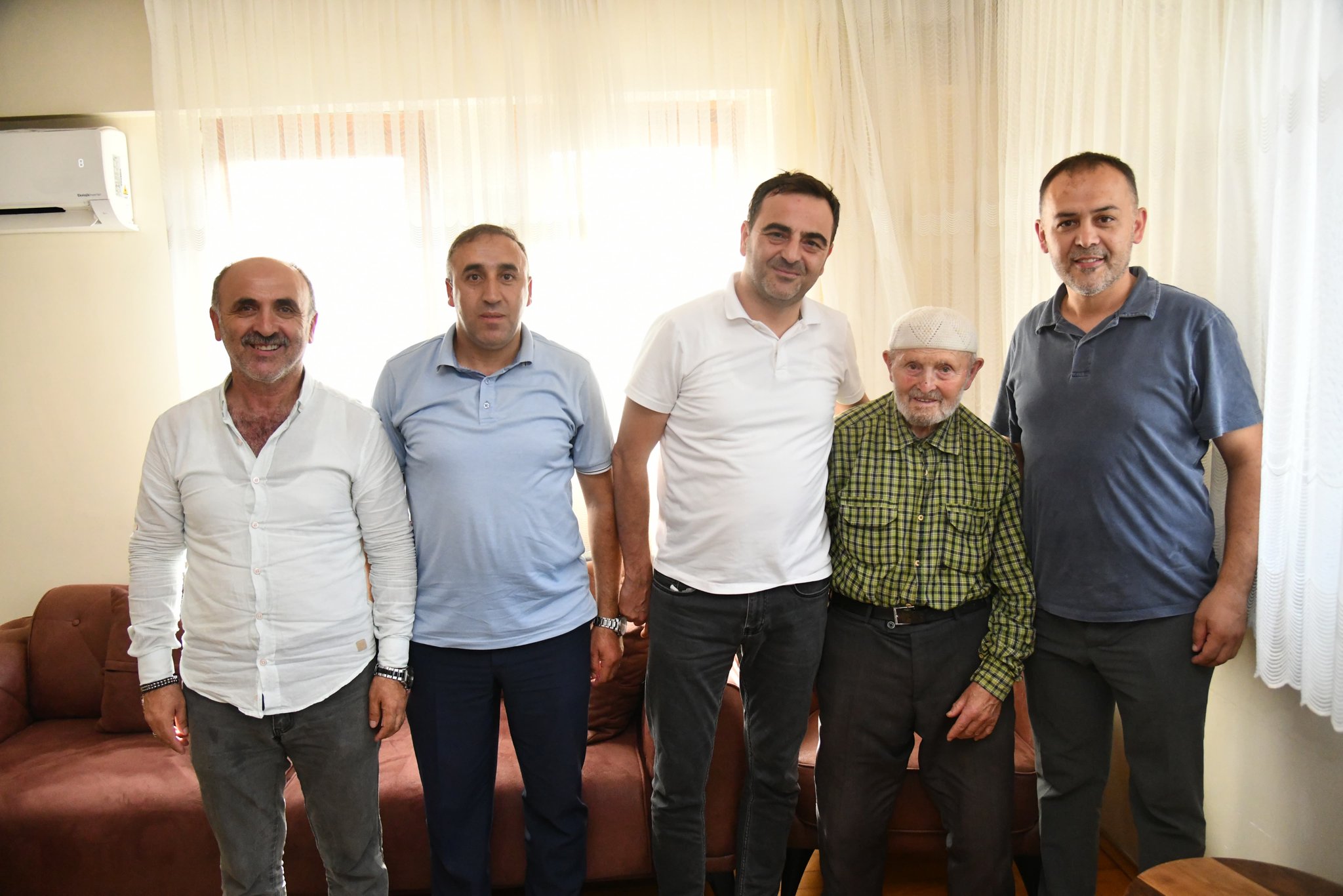 Başkan Özlü’den Ulu Çınarlara Moral Ziyareti! (1)
