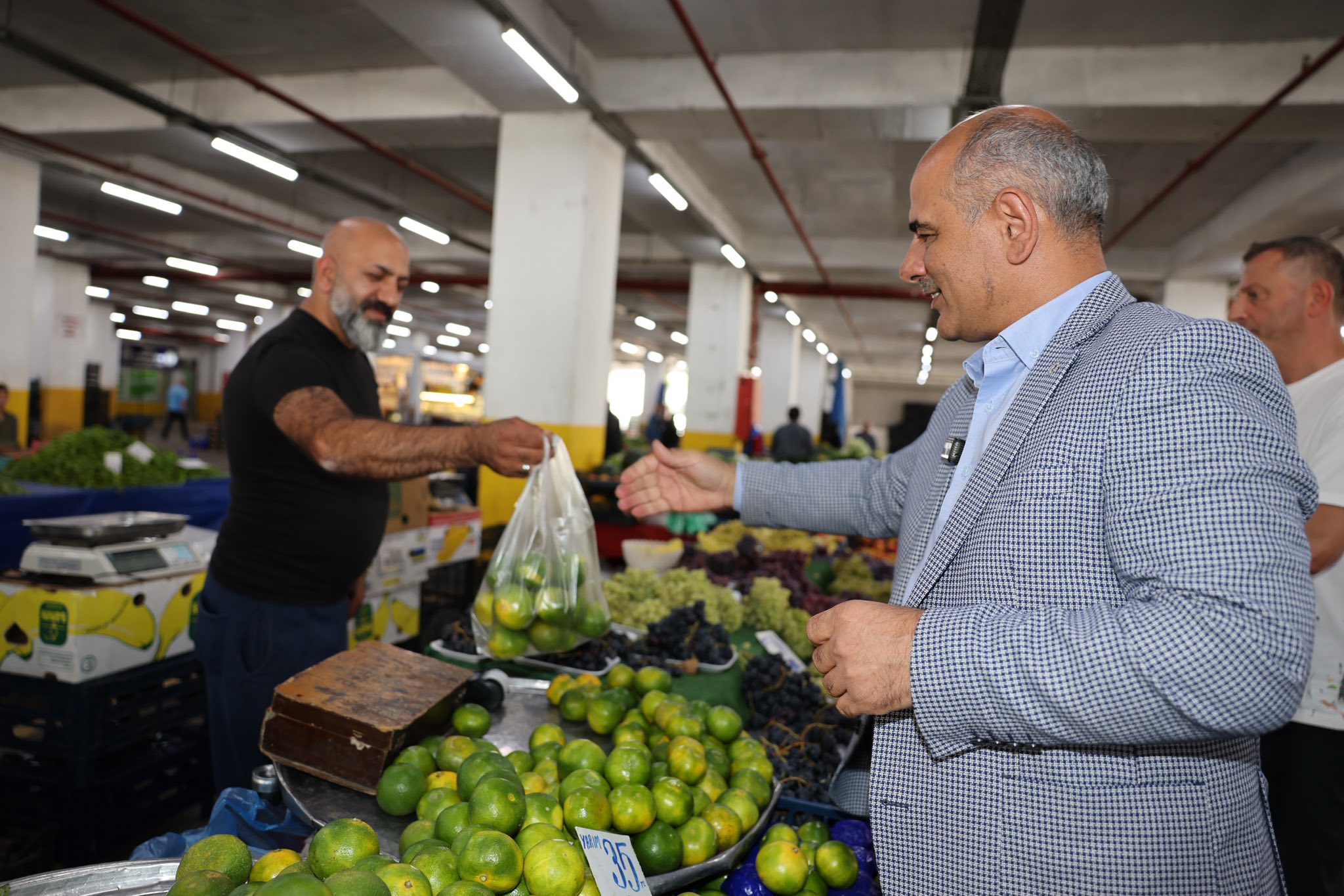 Başkan Söğüt Cuma Pazarını Ziyaret Etti (2)