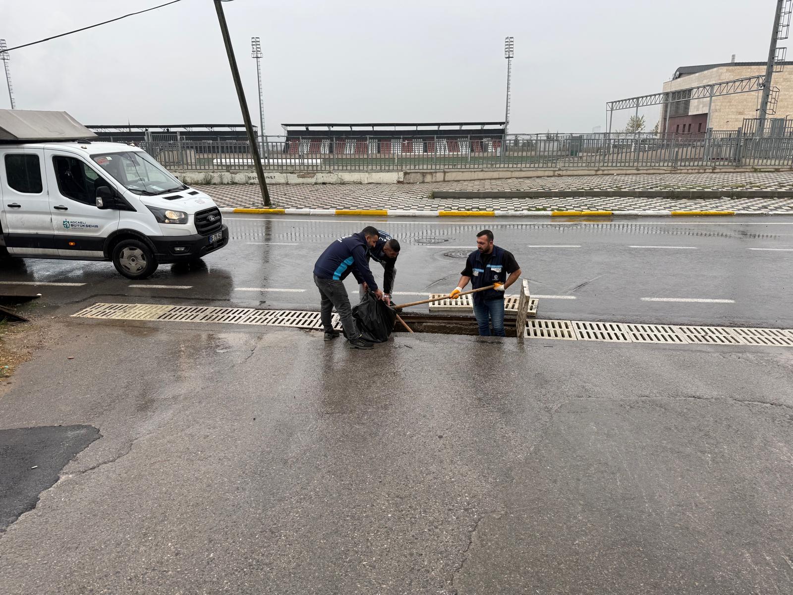 Büyükşehir Su Baskınlarına Karşı Önlem Alıyor! 1