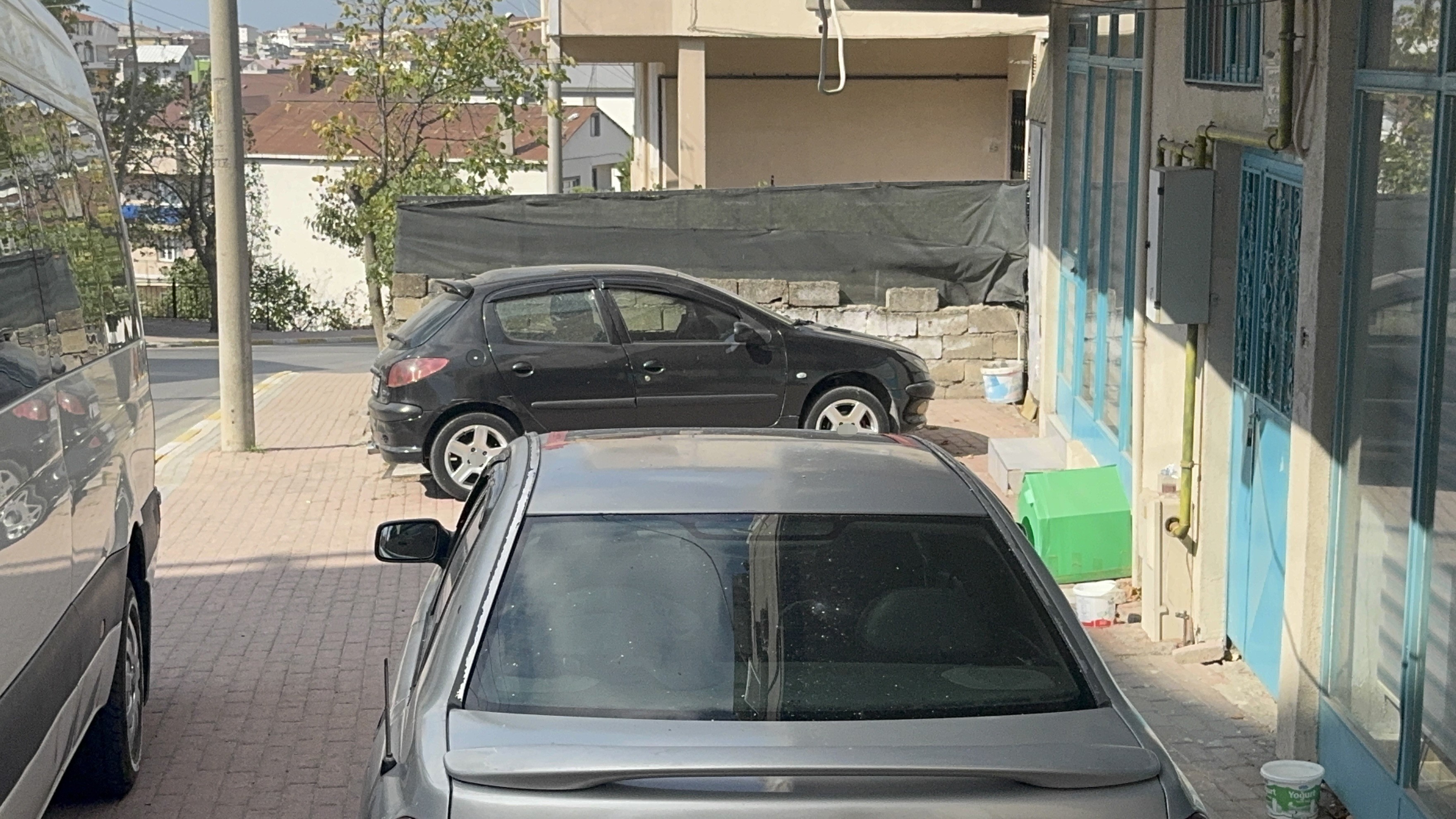 Çayırova’da Patlama! Araçlar Ve Ev Zarar Gördü 13