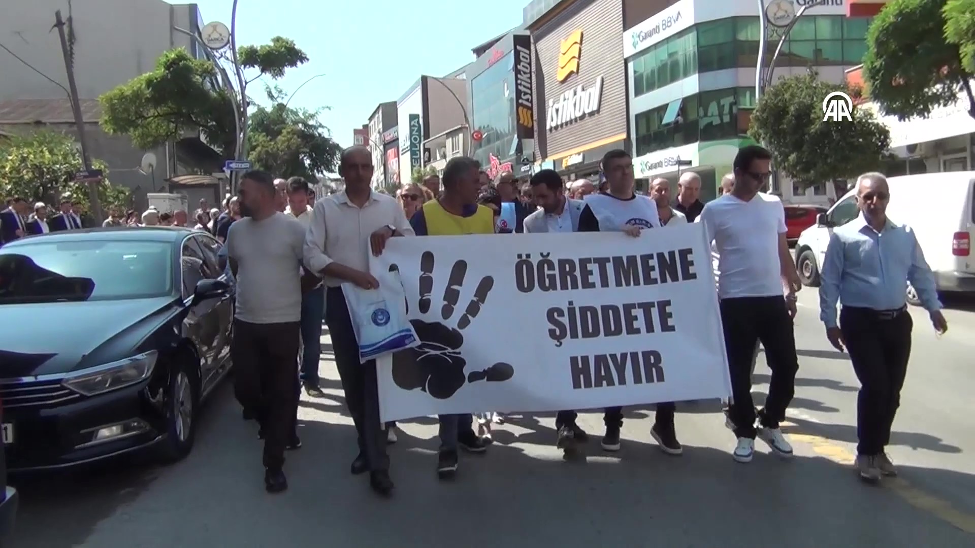 Darıca’da Okul Müdürüne Bıçaklı Saldırıya Eğitimcilerden Tepki (3)
