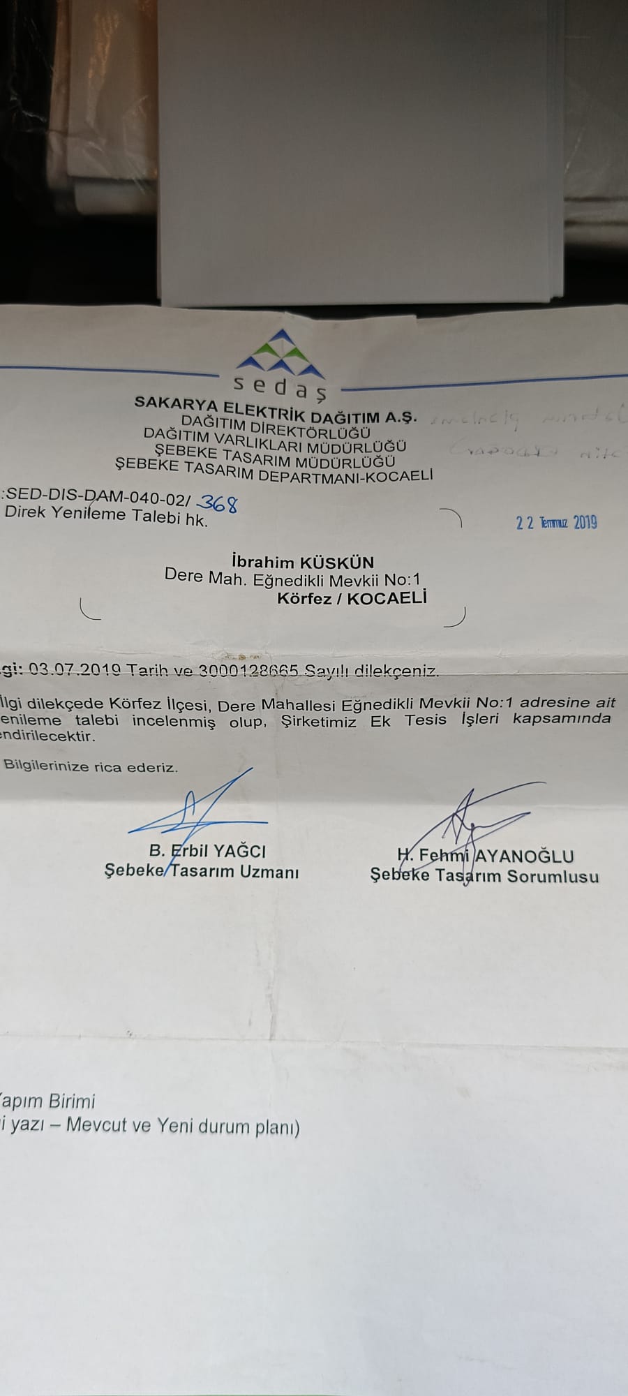 Dereköy’de Mahalleli Endişeli! Çürüyen Elektrik Direkleri Tehlike Saçıyor (2)