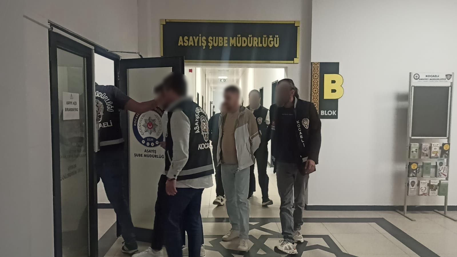 Derince’de Oto Hırsızlığı Operasyonu! 4 Tutuklu (3)