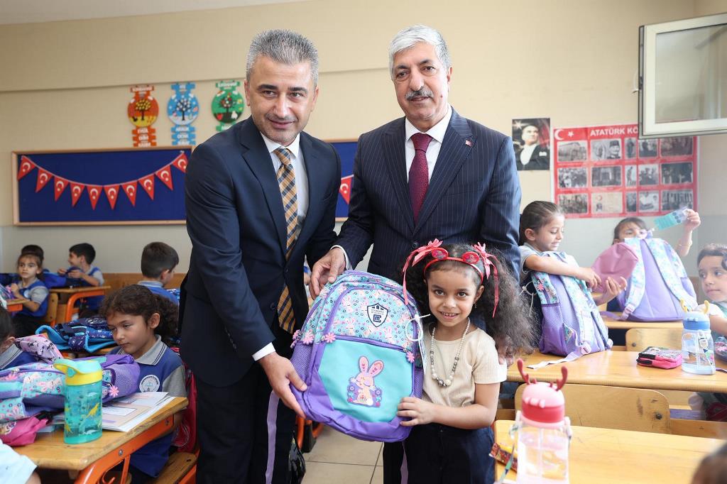 Dilovası’nda Miniklere Çanta Ve Kırtasiye Desteği (5)