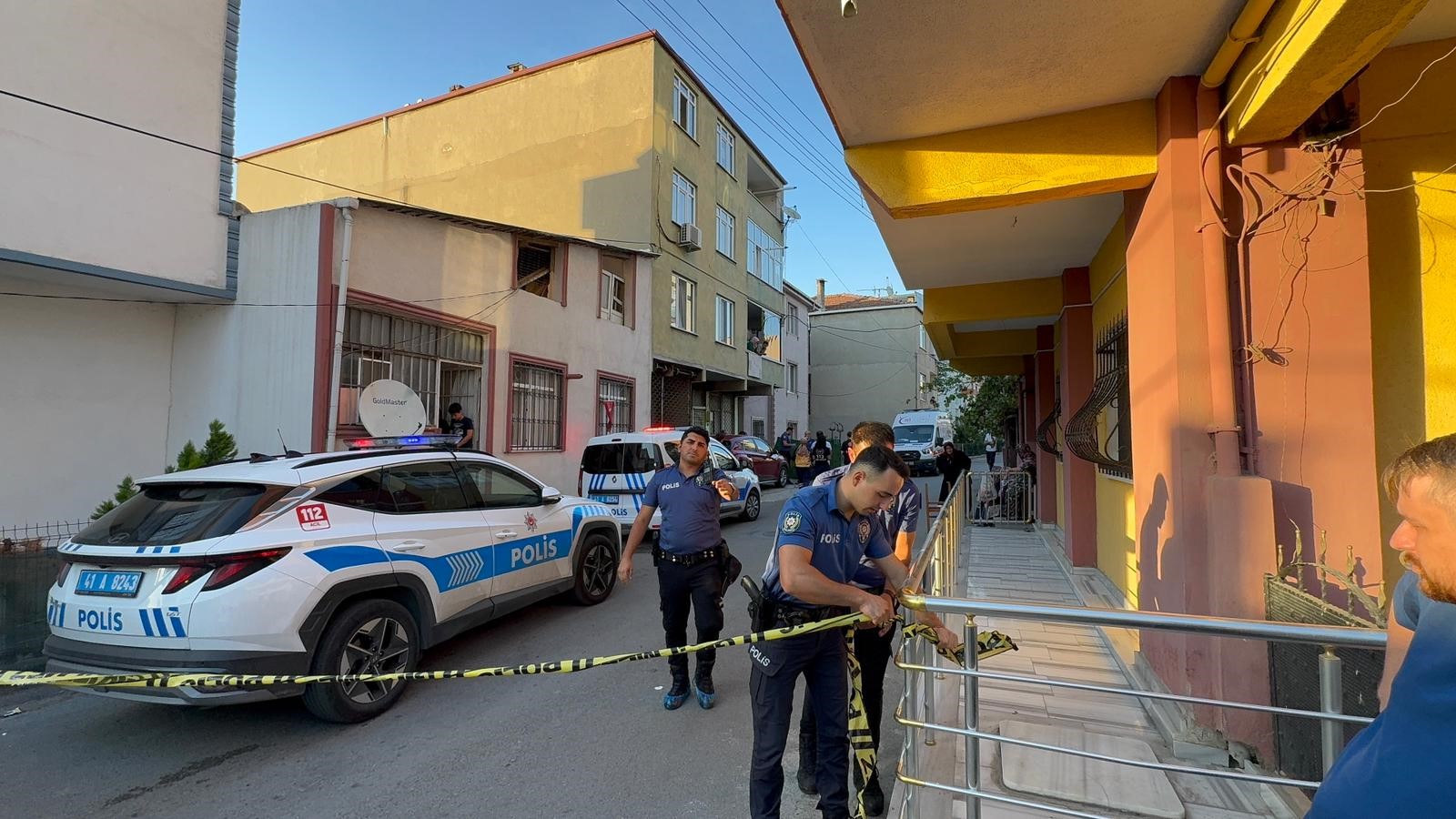 Gebze’de Anne Ve 5 Yaşındaki Çocuğu Evde Ölü Bulundu (5)