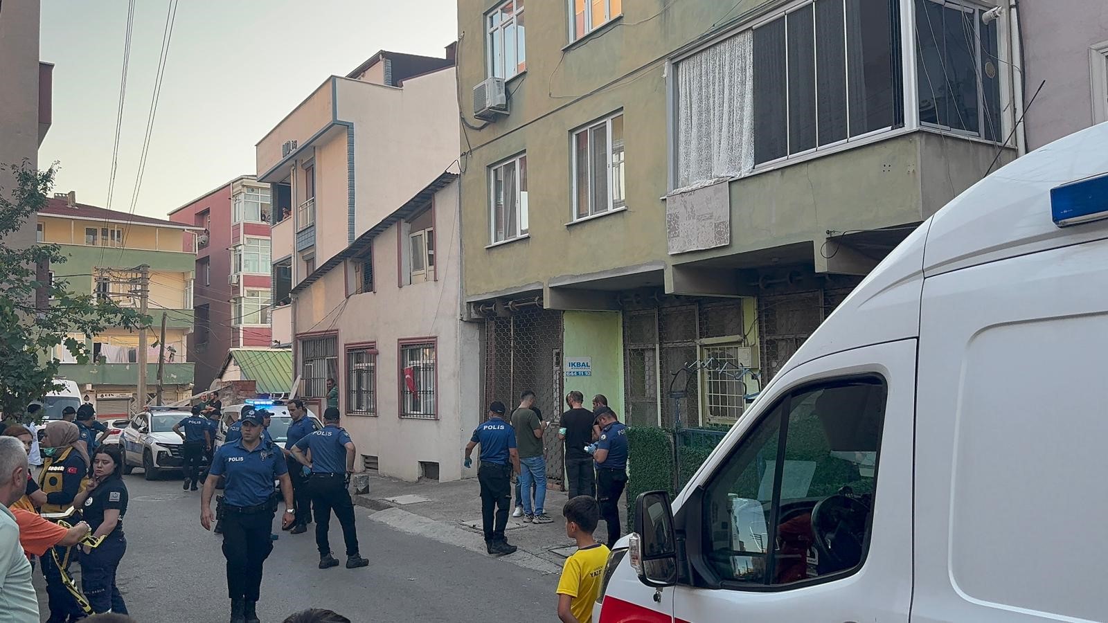 Gebze’de Anne Ve 5 Yaşındaki Çocuğu Evde Ölü Bulundu (7)
