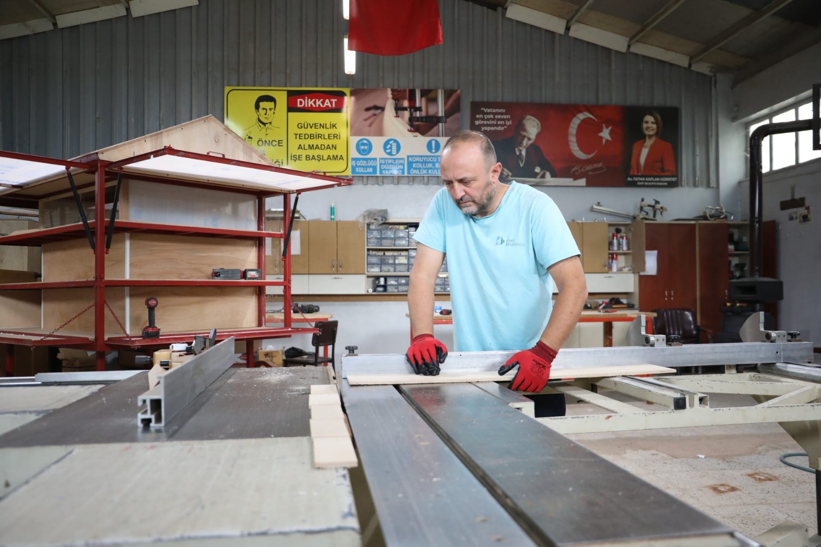 İzmit Belediyesi’nin Atölyeleri Fabrika Gibi! 1