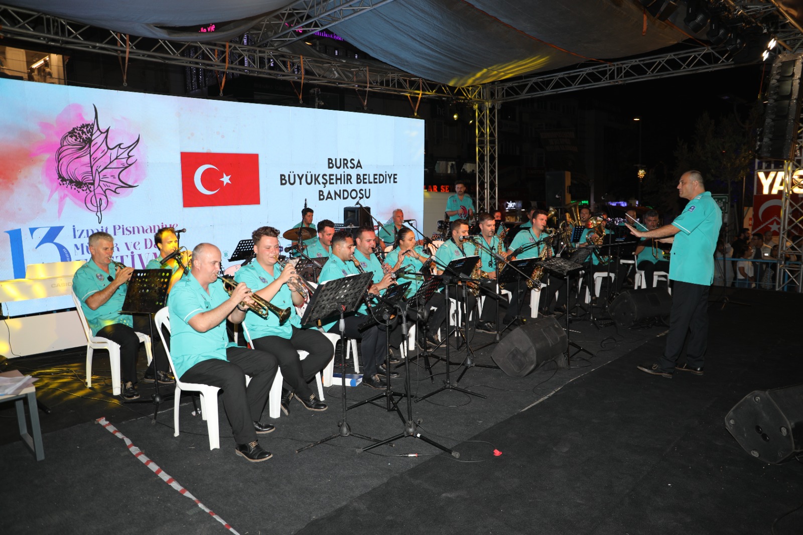 İzmit’te Festival Coşkusu! Kortej Ve Ödül Töreniyle İlk Gün Tamamlandı (1)