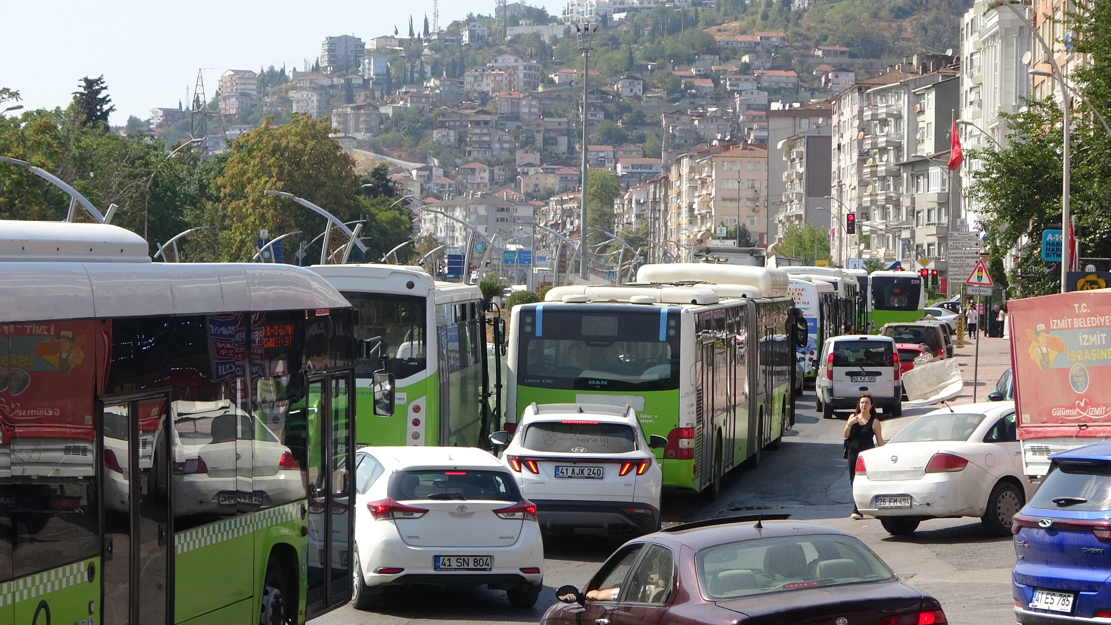 İzmit’te Yolcu Otobüsü İle Kamyonet Çarpıştı! 1’I Çocuk 6 Yaralı 14